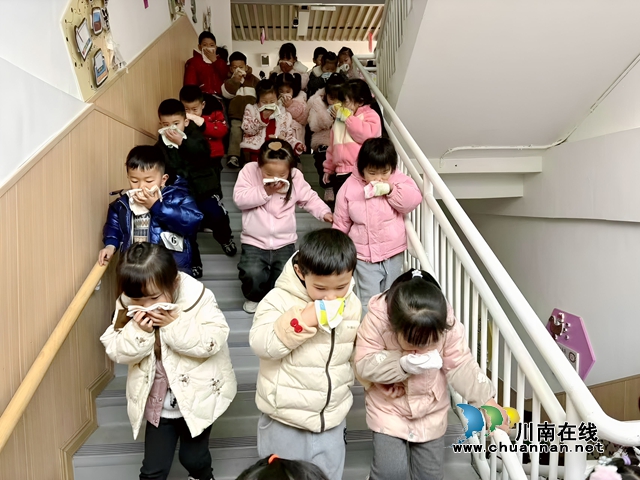 叙永鱼凫公园幼儿园开展消防安全疏散演练活动