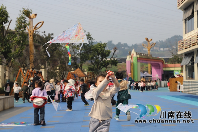 叙永云湖幼儿园开展“放飞童真，拥抱春天”放风筝主题活动