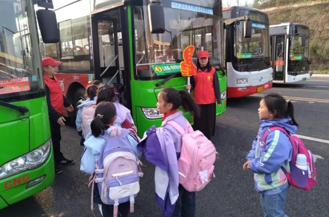 雷锋精神 公交同行︱泸州公交集团“3·5”学雷锋志愿文明服务行动进行时(图9) 9.jpg