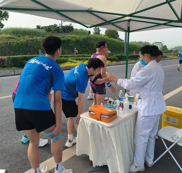 合江县中医医院:相约“半马”,“医”心护跑!(图5) 5.jpg