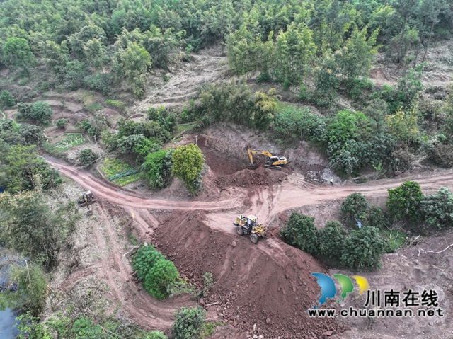 取水放空隧洞施工面开挖 (夏一先摄).jpg