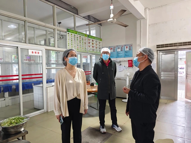 泸县天兴镇组织开展联合安全执法检查暨“五一”节前安全检查(图3) 查3.jpg