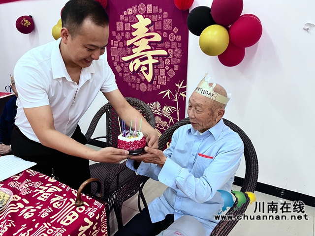送上生日蛋糕.jpg