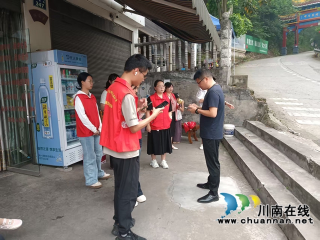 泸县玉蟾街道朝阳社区志愿者“五一”助力家乡文旅