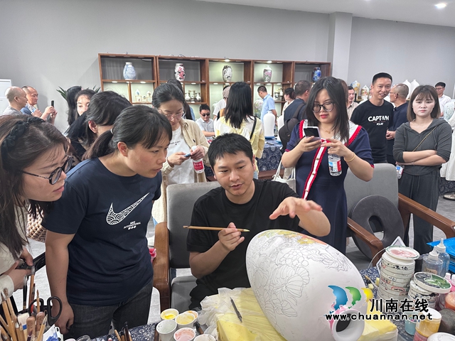 同频聚慧，携手共研｜纳溪区刘晓湖美术名师工作室赴合江县举行联合研修活动