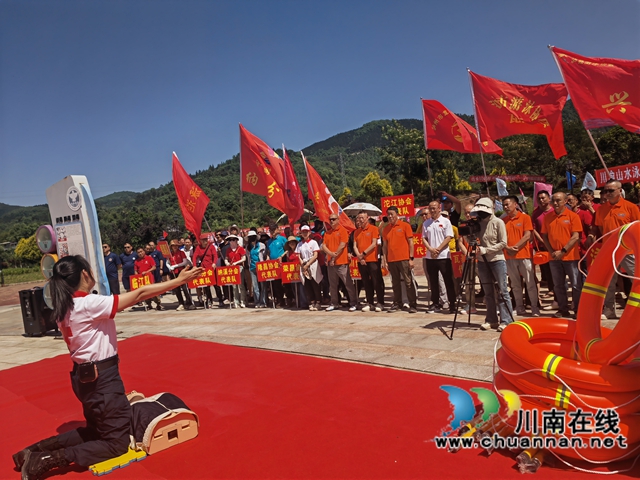 应急救援演示（曾佐然摄）.jpg
