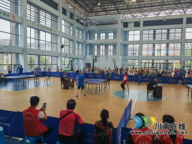 泸州市第七届老年人运动会乒乓球比赛现场（曾佐然摄）.jpg