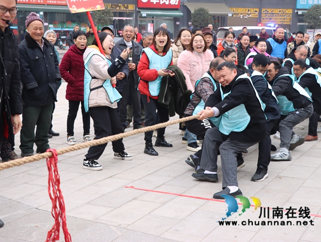 泸县组织农民工运动会拔河比赛.JPG