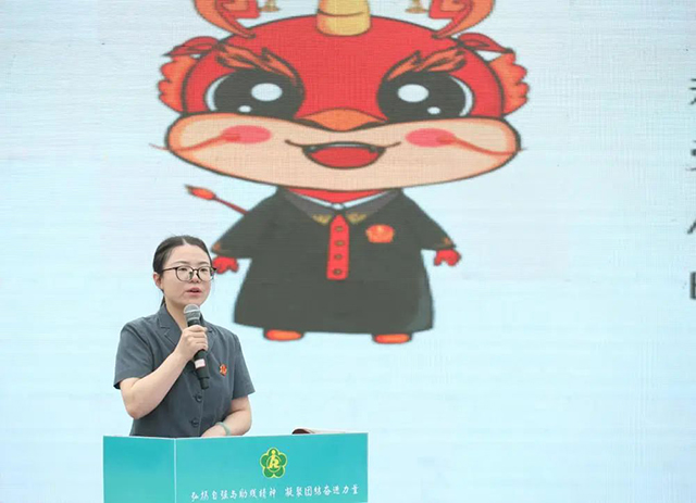 5月14日,江津区石蟆镇与合江县临港街道共同组建的“中共津合边界产业发展联合委员会”正式揭牌,这一开创性举措标志着津合地区在跨区域党建合作上迈出了坚实的一步,为区域协同发展注入了全新活力。 创新党建模式,搭建区域合作“新桥梁”。中共津合边界产业发展联合委员会的成立,是对传统党建模式的大胆突破。它打破了行政区域的壁垒,以“组织联建”为核心,将石蟆镇与临港街道的多个边界村党组织紧密联结在一起。这种跨区(图4) 3.jpg