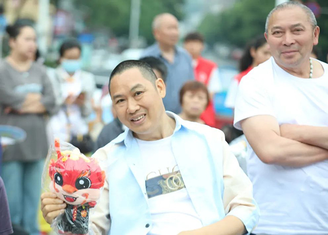 5月14日,江津区石蟆镇与合江县临港街道共同组建的“中共津合边界产业发展联合委员会”正式揭牌,这一开创性举措标志着津合地区在跨区域党建合作上迈出了坚实的一步,为区域协同发展注入了全新活力。 创新党建模式,搭建区域合作“新桥梁”。中共津合边界产业发展联合委员会的成立,是对传统党建模式的大胆突破。它打破了行政区域的壁垒,以“组织联建”为核心,将石蟆镇与临港街道的多个边界村党组织紧密联结在一起。这种跨区(图6) 5.jpg