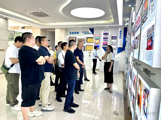 江阳区网络行业协会受邀赴泸州移动参观交流(图3) 3.jpg