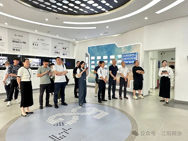 江阳区网络行业协会受邀赴泸州移动参观交流(图4) 4.jpg