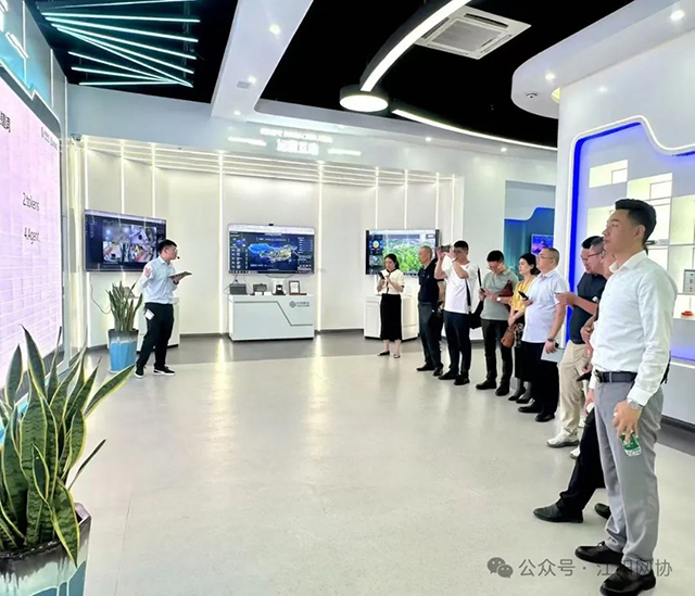 江阳区网络行业协会受邀赴泸州移动参观交流(图6) 6.jpg