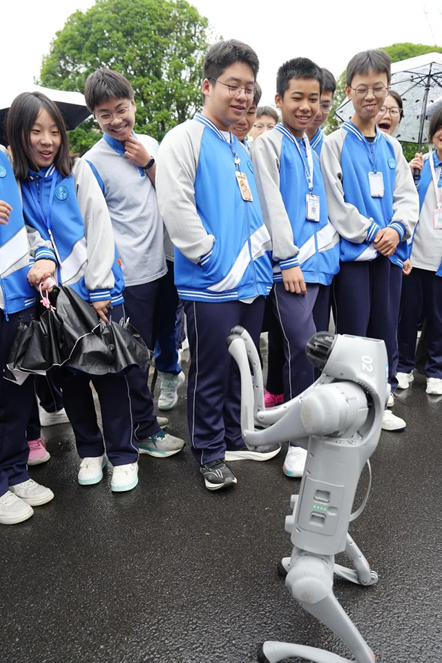 以文化浸润匠心 以素养点亮未来 | 2025年泸州市中等职业学校学生文明风采大赛(技能展示)在泸州市职业技术学校完美落幕(图3) 3.jpg