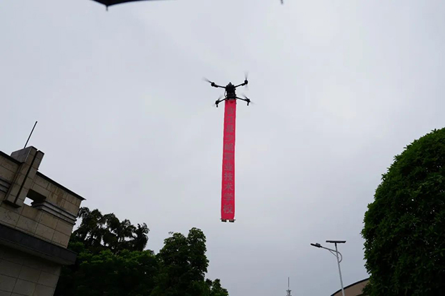 以文化浸润匠心 以素养点亮未来 | 2025年泸州市中等职业学校学生文明风采大赛(技能展示)在泸州市职业技术学校完美落幕(图2) 2.jpg