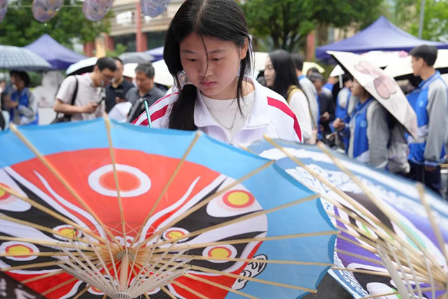 以文化浸润匠心 以素养点亮未来 | 2025年泸州市中等职业学校学生文明风采大赛(技能展示)在泸州市职业技术学校完美落幕(图6) 6.jpg