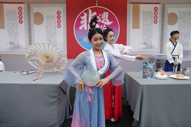 以文化浸润匠心 以素养点亮未来 | 2025年泸州市中等职业学校学生文明风采大赛(技能展示)在泸州市职业技术学校完美落幕(图27) 27.jpg