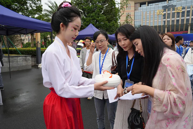 以文化浸润匠心 以素养点亮未来 | 2025年泸州市中等职业学校学生文明风采大赛(技能展示)在泸州市职业技术学校完美落幕(图37) 37.jpg