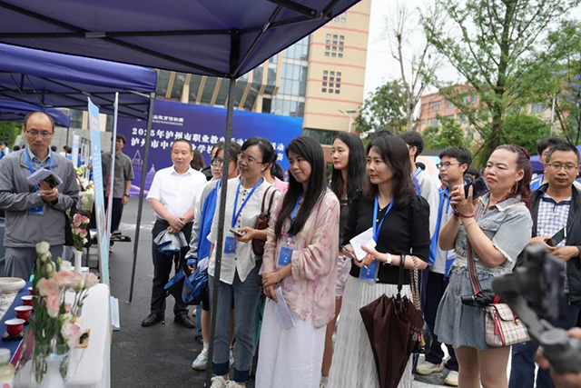 以文化浸润匠心 以素养点亮未来 | 2025年泸州市中等职业学校学生文明风采大赛(技能展示)在泸州市职业技术学校完美落幕(图36) 36.jpg