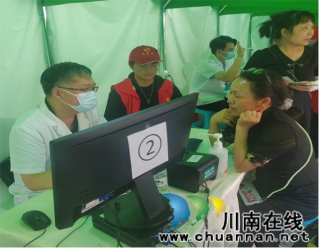 艾尚潮动 灸养身心┃西南医大中医院举办第三届艾灸文化节(图4) 4.jpg