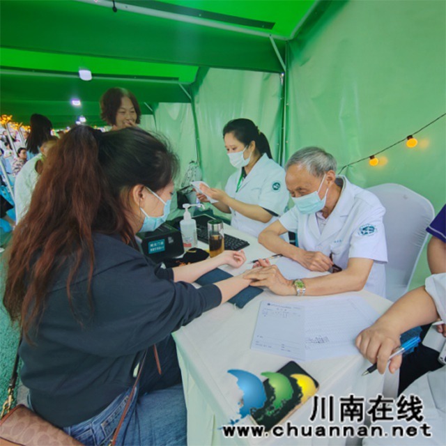 艾尚潮动 灸养身心┃西南医大中医院举办第三届艾灸文化节(图3) 3.jpg