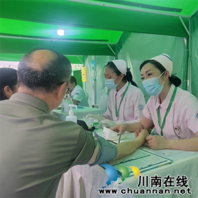 艾尚潮动 灸养身心┃西南医大中医院举办第三届艾灸文化节(图6) 6.jpg