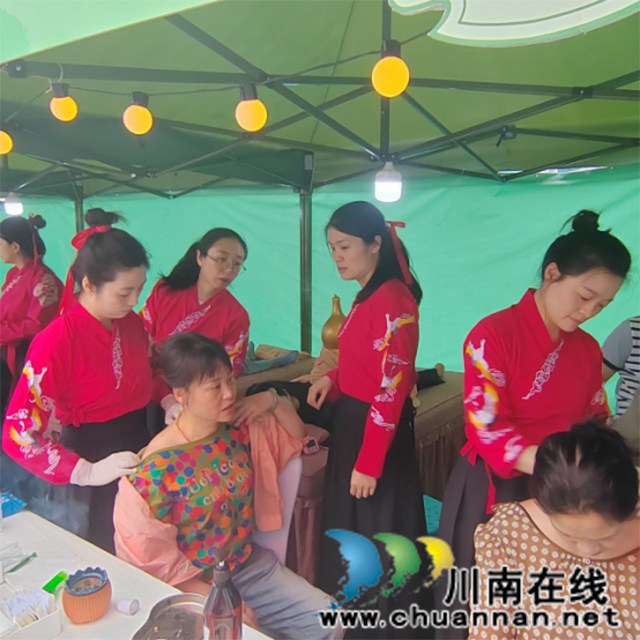 艾尚潮动 灸养身心┃西南医大中医院举办第三届艾灸文化节(图7) 7.jpg