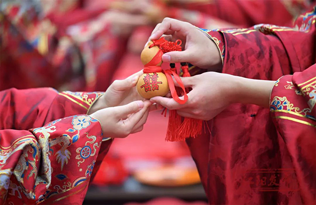 全城见证!泸州60对新人集体婚礼解锁中式浪漫→(图2) 2.jpg