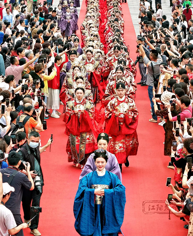 全城见证!泸州60对新人集体婚礼解锁中式浪漫→(图4) 4.jpg