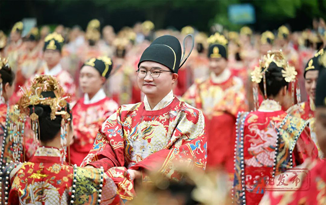 全城见证!泸州60对新人集体婚礼解锁中式浪漫→(图11) 11.jpg