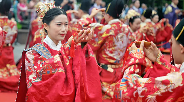 全城见证!泸州60对新人集体婚礼解锁中式浪漫→(图13) 13.jpg