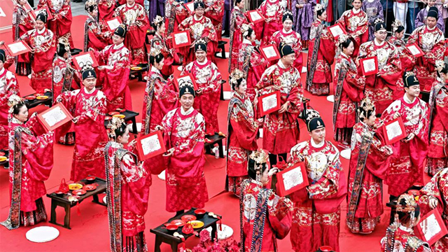 全城见证!泸州60对新人集体婚礼解锁中式浪漫→(图14) 14.jpg