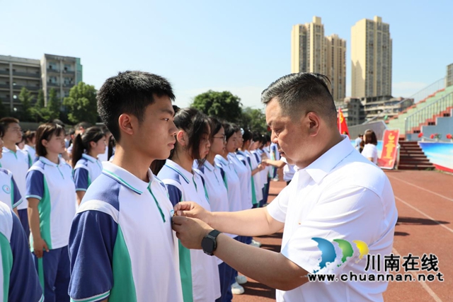 青春心向党 匠心筑未来|叙永职高举行2025年新团员入团仪式(图2) 职高2.jpg