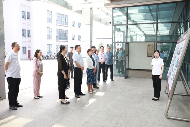 泸州市政协副主席马宗慧一行到合江县中医医院调研医共体建设工作(图1) 马1.jpg