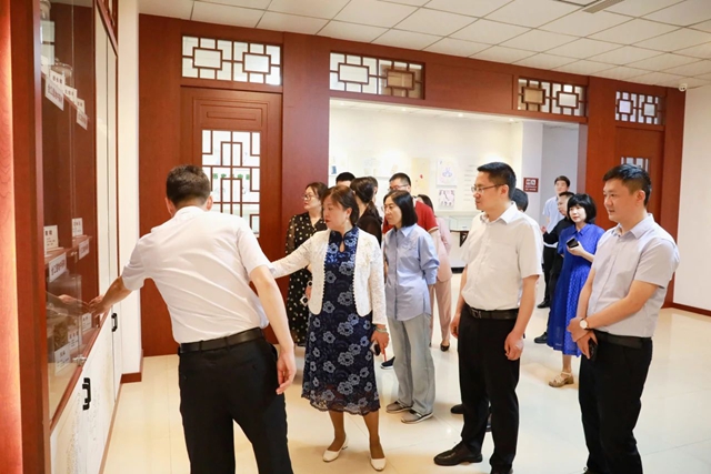 泸州市政协副主席马宗慧一行到合江县中医医院调研医共体建设工作(图3) 马3.jpg