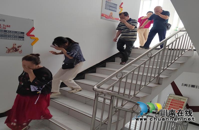 政宣消防联合江阳区大山坪街道康华苑社区开展安全行动