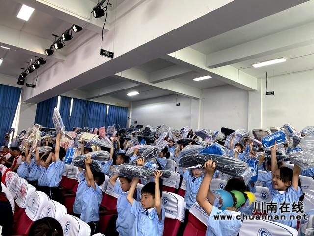 十年星火筑梦路 千山桃李绽芬芳|民建会员企业被评为“小书包 大爱心”社会公益活动“十周年突出贡献单位”(图4) 受助学生.jpg