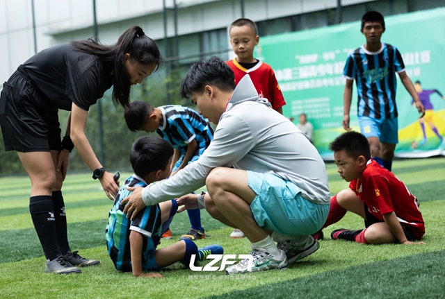 “奔跑吧·少年”“酒城麒麟杯”泸州市第三届青少年校园足球联赛圆满落幕(图10) 10.jpg