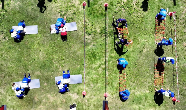 川渝青年“硬核”大比拼:冲锋舟、无人机齐上阵,应急救援超燃现场来袭(图2) 平安2.jpg