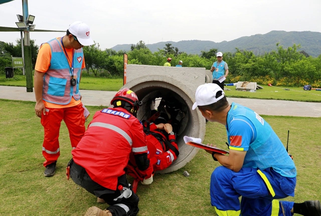 川渝青年“硬核”大比拼:冲锋舟、无人机齐上阵,应急救援超燃现场来袭(图3) 平安3.jpg