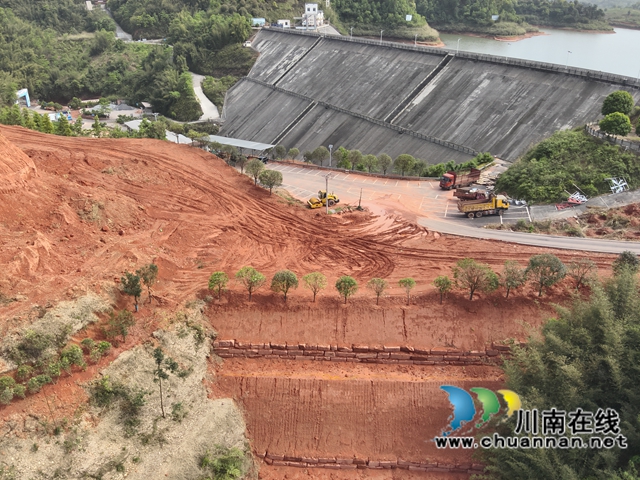 纳溪:黄龙湖景区“焕新”升级 为夏日戏水经济注入新动能(图1) 上马2.jpg