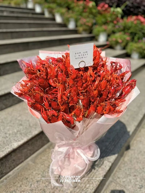 520,她收到“小龙虾鲜花”!网友:想要拥有同款(图2) 花2.jpg