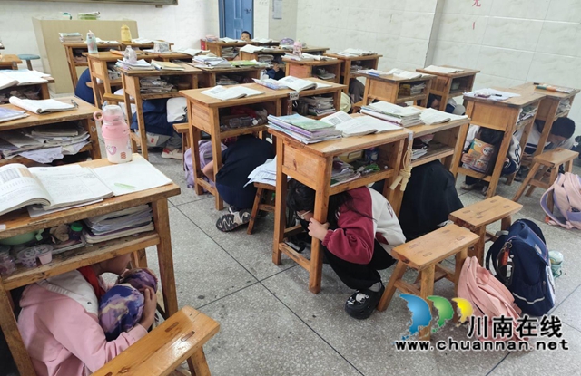 泸县百和镇开展校园防灾减灾宣传活动