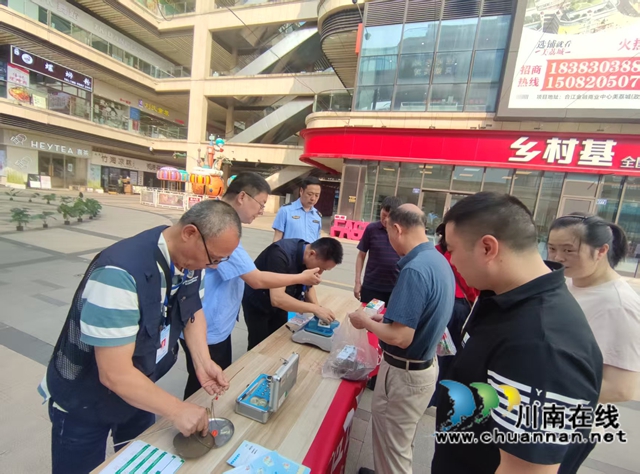 合江县市场监管局开展“5·20世界计量日”宣传活动