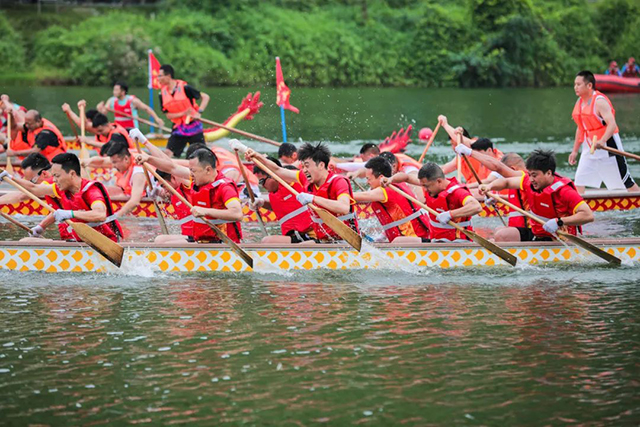 直击!宜宾这场龙舟赛好闹热!(图1) 1.jpg