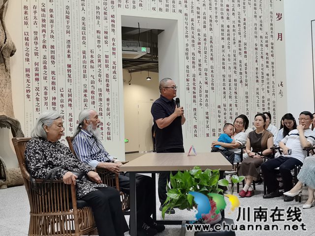 丹青映初心 美育润桃李┃陆贤能在合江中学深情讲述艺术人生与桑梓情怀(图2) 站:冯指挥.jpg