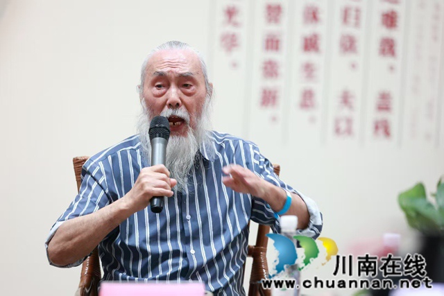 丹青映初心 美育润桃李┃陆贤能在合江中学深情讲述艺术人生与桑梓情怀(图4) BA7F07896C4D1D2174C0BD15BB9075E8.jpg