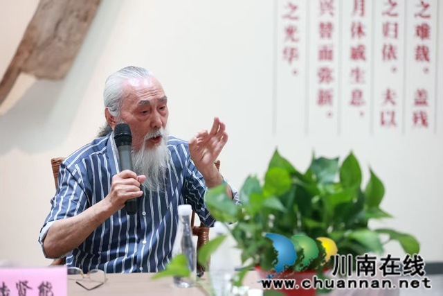 丹青映初心 美育润桃李┃陆贤能在合江中学深情讲述艺术人生与桑梓情怀(图5) 906BAAF68BDC8E30D4298A343260C6DA.jpg