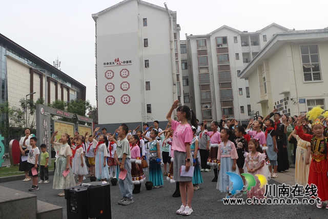 泸县玉蟾街道朝阳社区：“粽情六一 爱心同行”点亮青少年温情时光