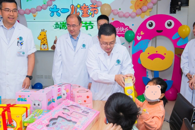 “呵护童心,与爱童行”——西南医大附院儿童节主题活动温情落幕(图3) 3.jpg
